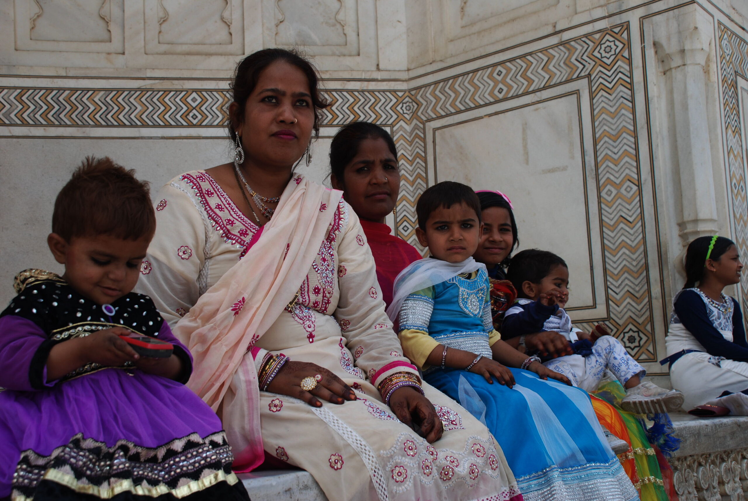 indian family at taj mahal